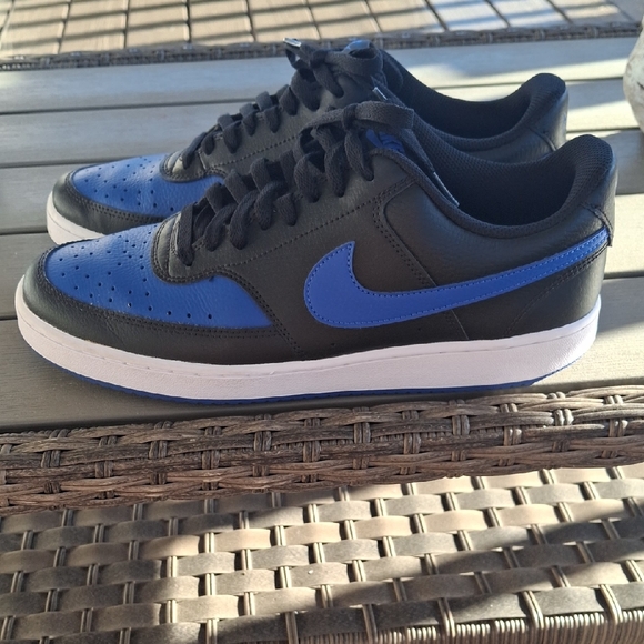 Nike Men's Black and Royal Blue Sneakers - Picture 3 of 6
